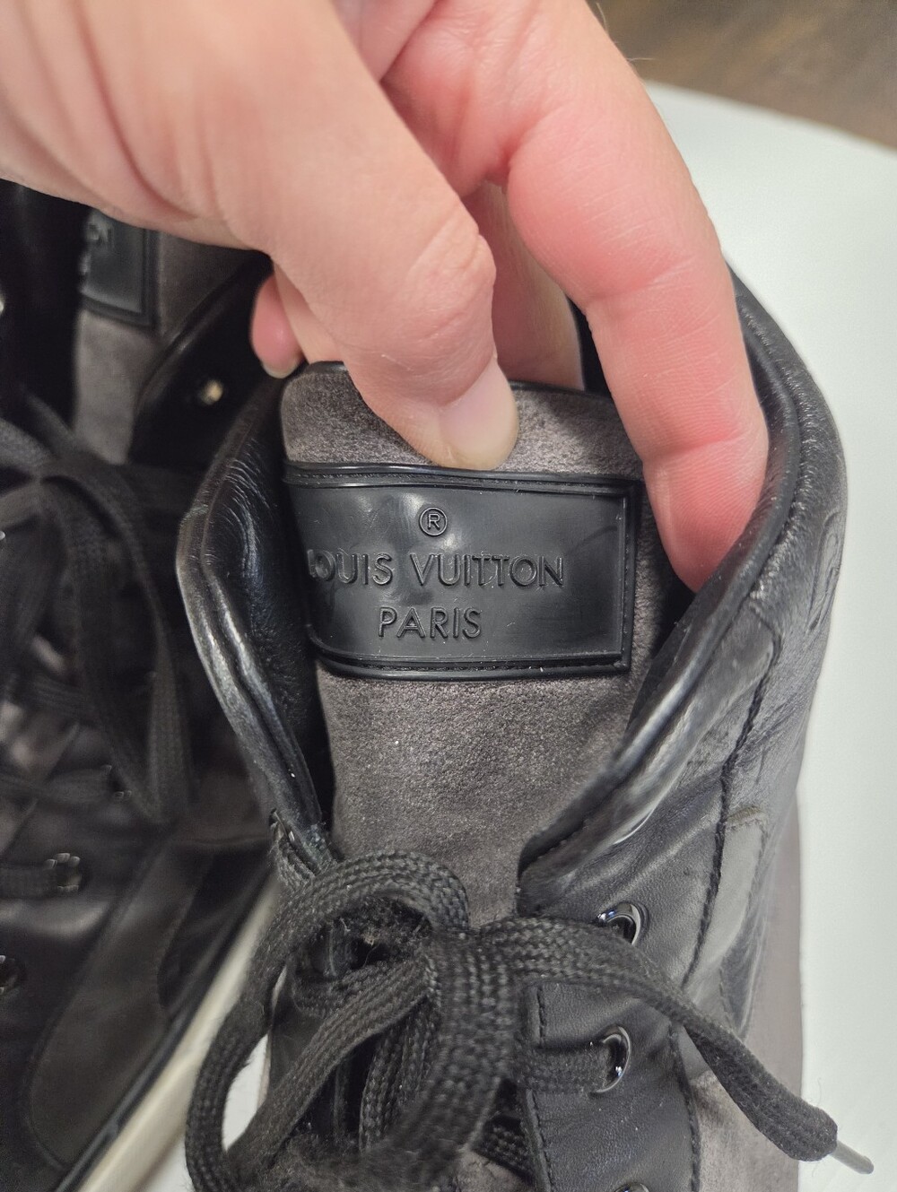 Men's Louis Vuitton 2009 Monogram Embossed Leather & Suede High-Top Sneakers Siz - Picture 6 of 14